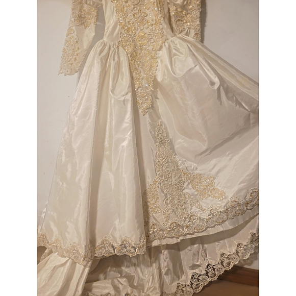 Vintage Princess Cut Wedding Dress - Picture 5 of 13